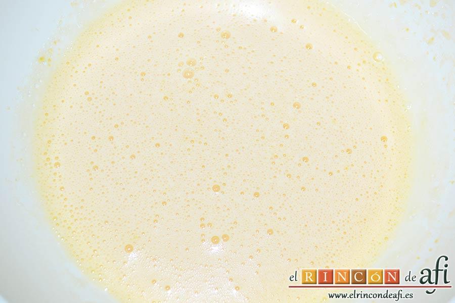 Coca de llanda, batir con varillas eléctricas