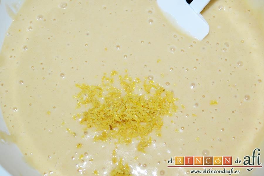 Coca de llanda, añadir la ralladura de limón