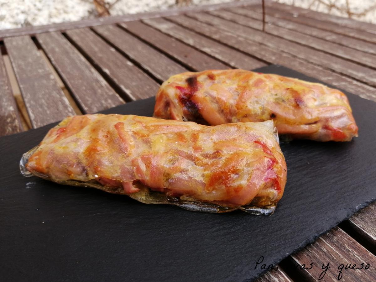 rollitos de salchichas baviera - pan uvas y queso