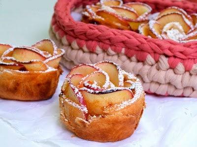 rosas de manzanas y hojaldre