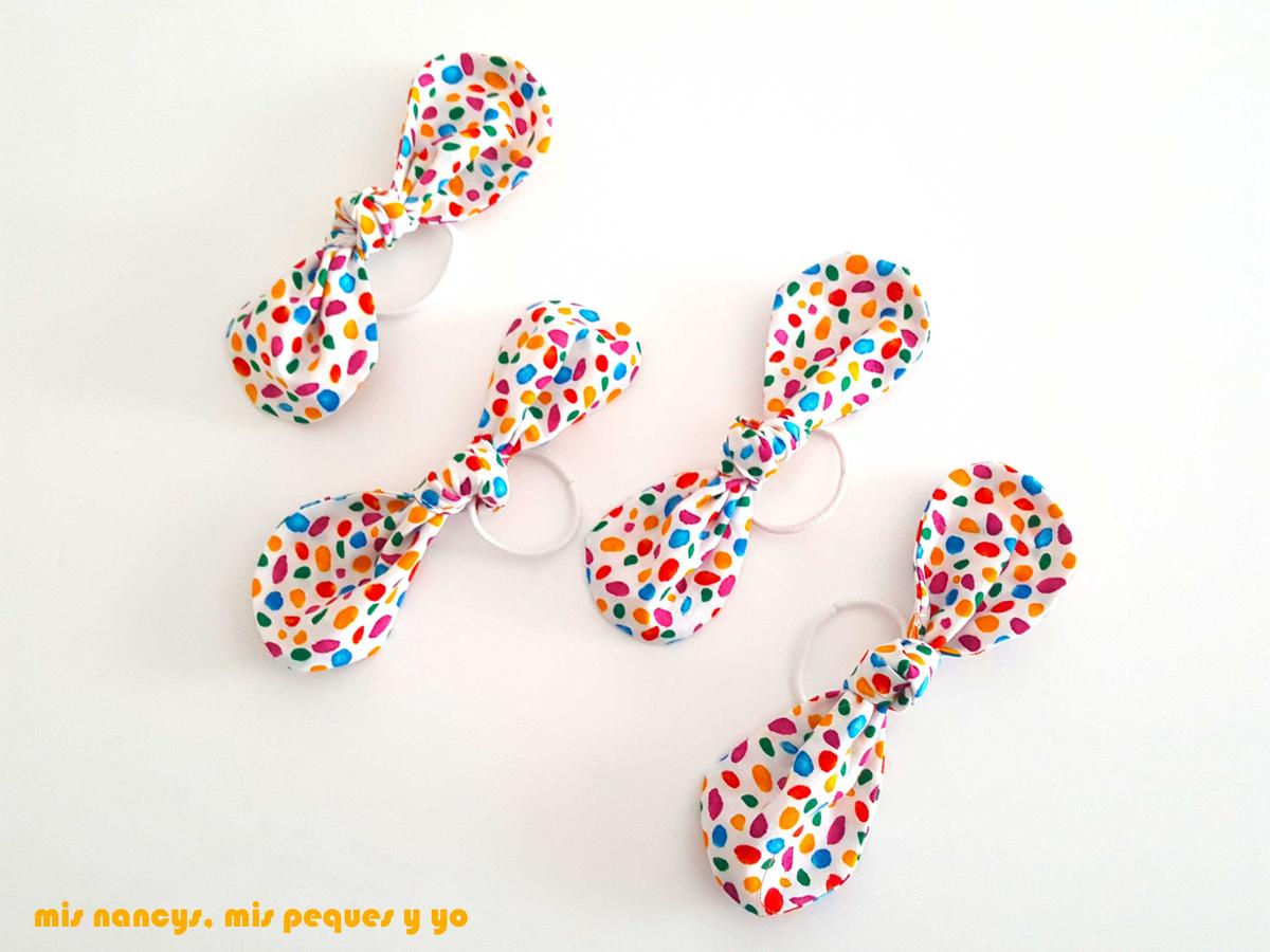 mis nancys, mis peques y yo, coleteros de nudos, con tela con pequeño estampado de lunares irregulares de colores