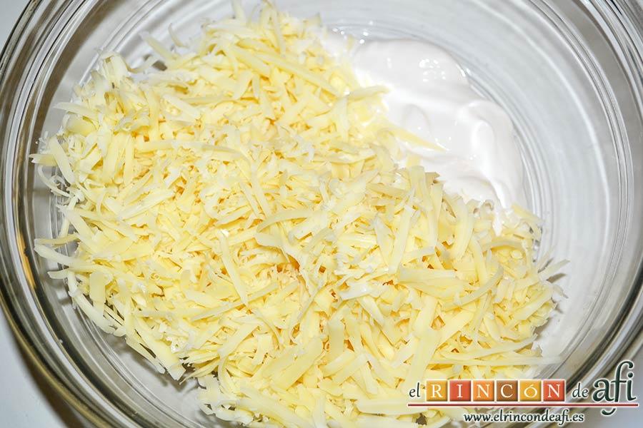 Croque cake de jamón y queso, añadirlo a la bechamel