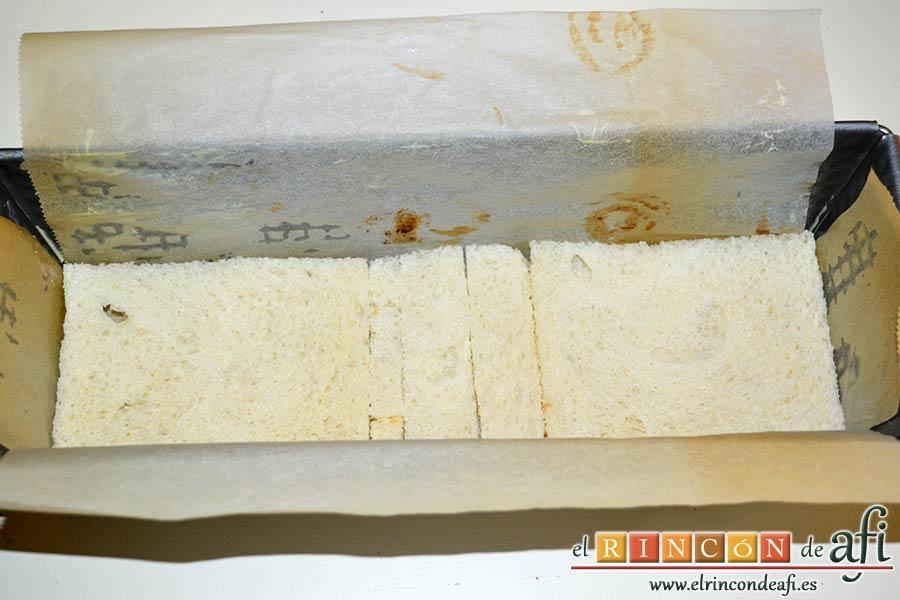 Croque cake de jamón y queso, poner una capa de pan de molde