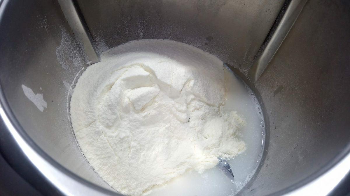 Todos los ingredientes para hacer leche condensada