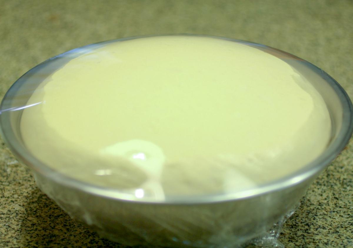 masa en un bol, leudada