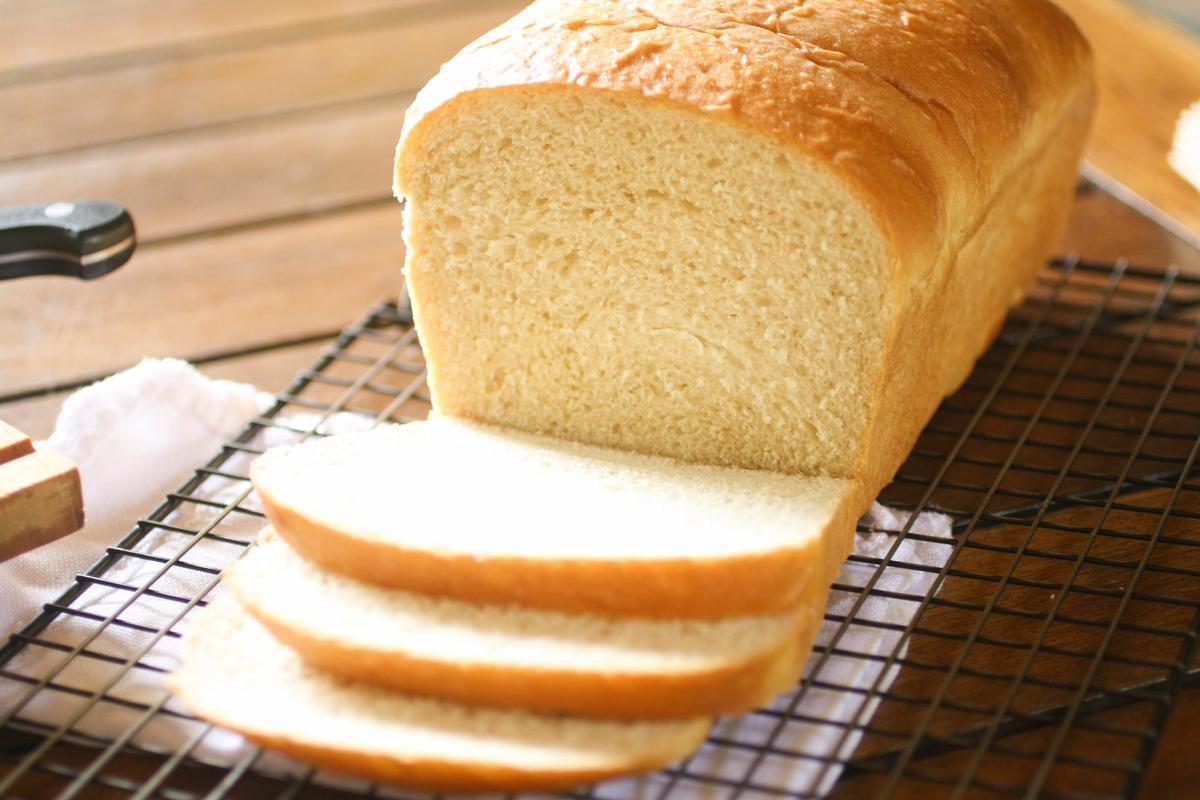 pan de leche sobre rejilla