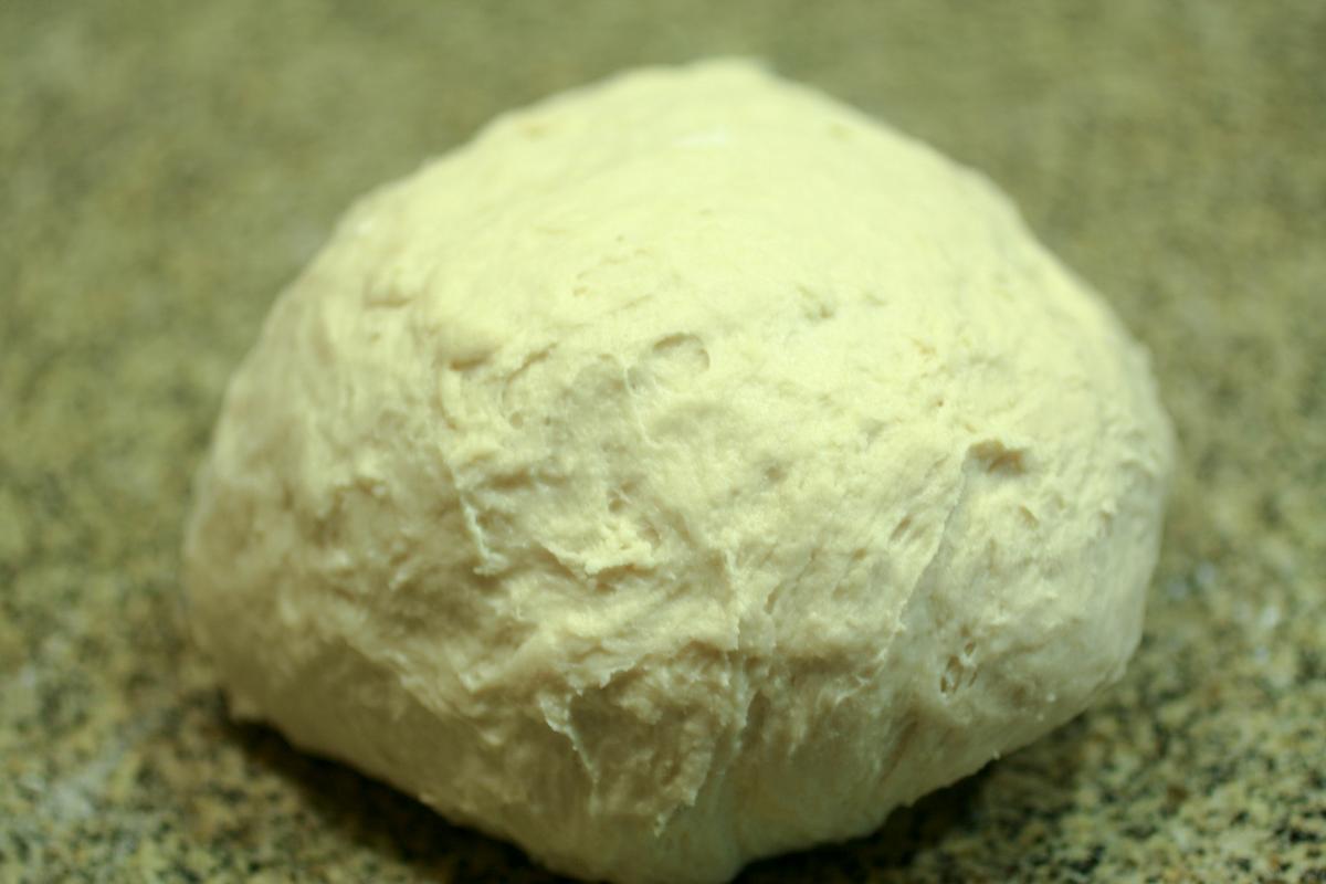 masa lista para amasar sobre mesada