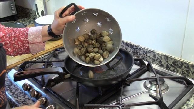 Preparamos las almejas