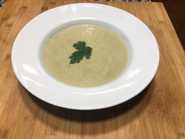 Crema de alcachofas con almejas