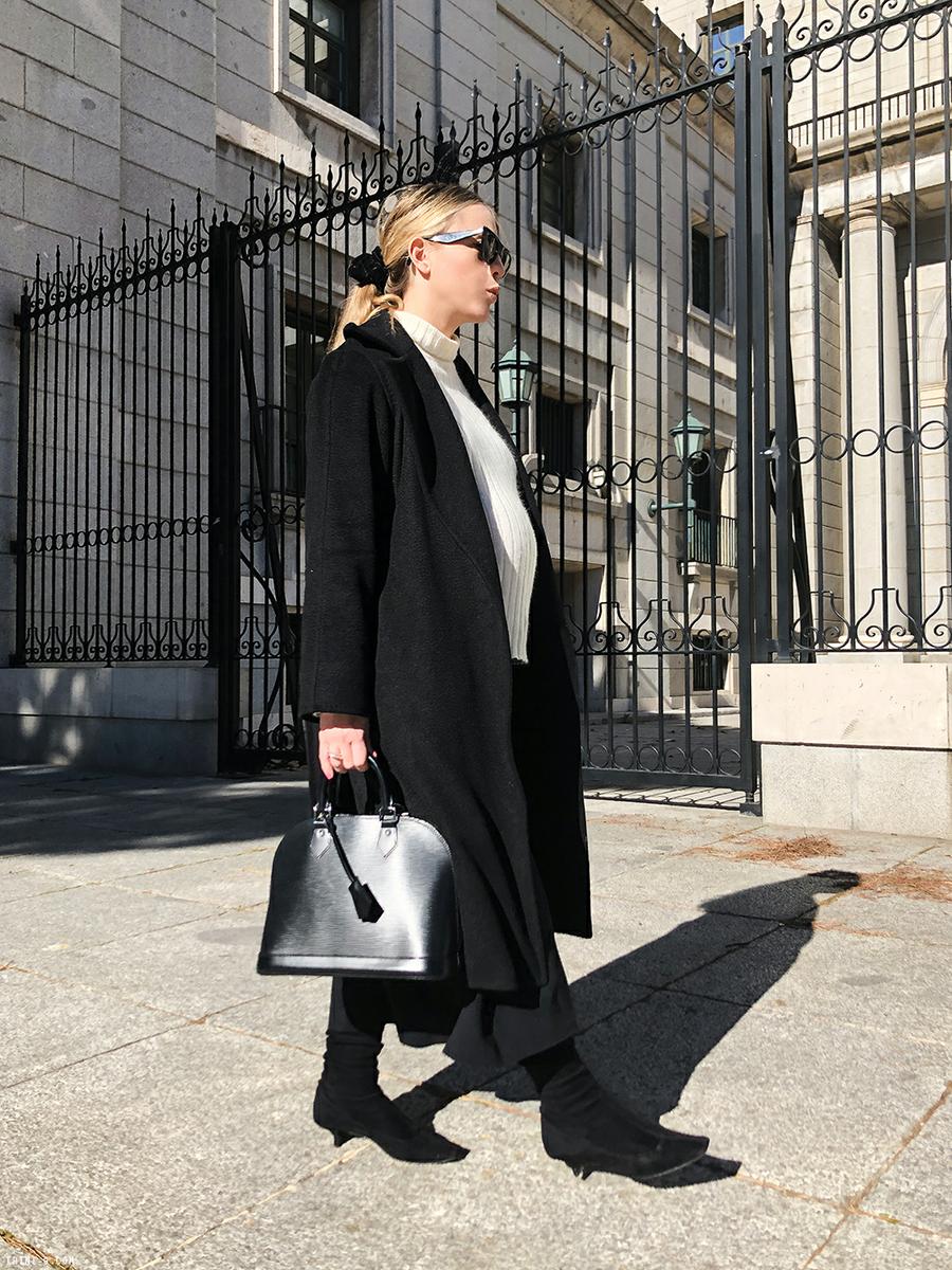 Trini |Max Mara coat The Row skirt