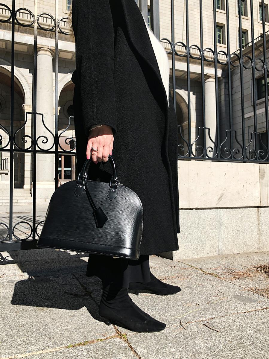 Trini |Max Mara coat The Row skirt