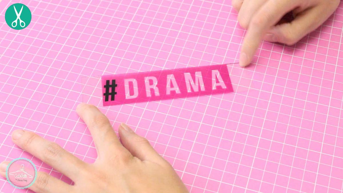 Usa acetato para decorar tu caja de luz DIY