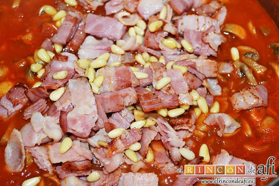 Tallarines alla boscaiola, añadirlos al caldero