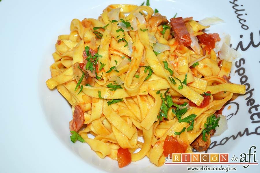 Tallarines alla boscaiola, sugerencia de presentación