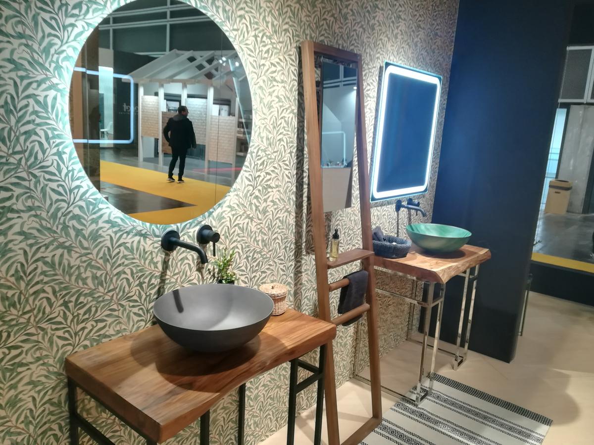 Mobiliario colección Wood con lavabos del catálogo Making Experiences