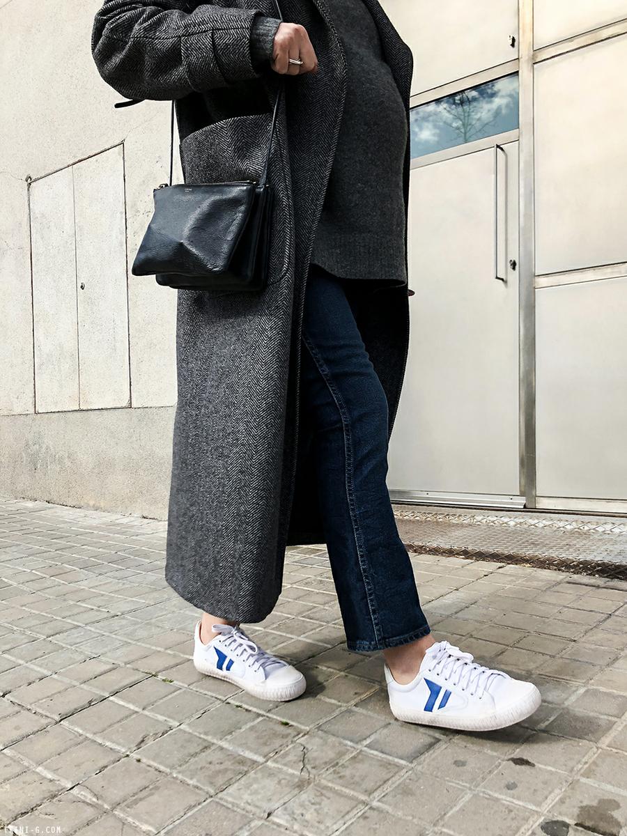 Trini | Khaite jeans Céline sneakers