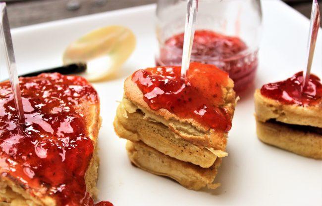 Pancakes en forma de corazón por San Valentín. 