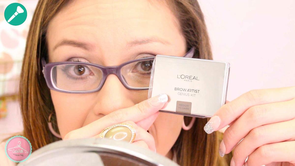 Probando el kit de cejas de Loreal