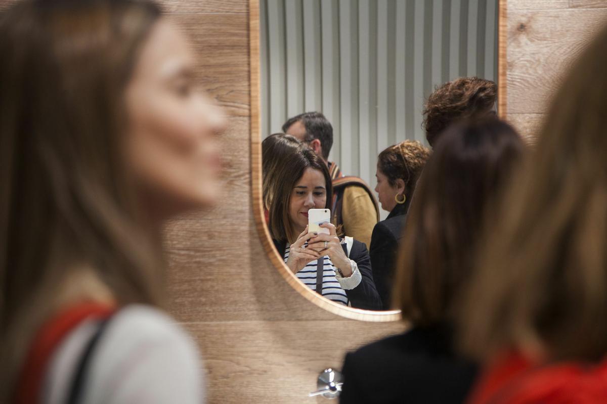 La madera también en el baño - Porcelanosa Experience 2019