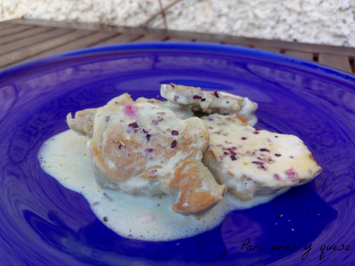 solomillo de cerdo flambeado - pan uvas y queso 