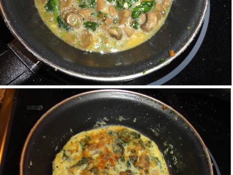Foto del paso 5 de la receta Tortilla de espinacas y champiñones 