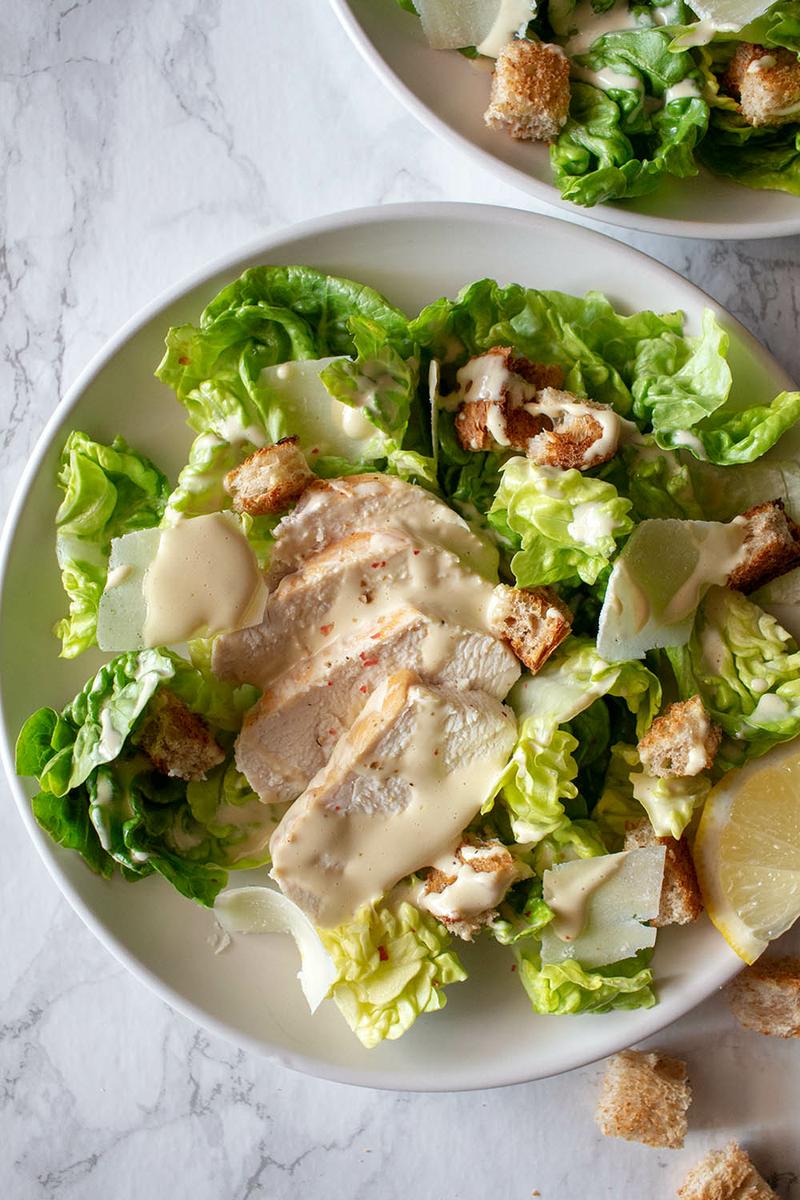 Ensalada César con pollo