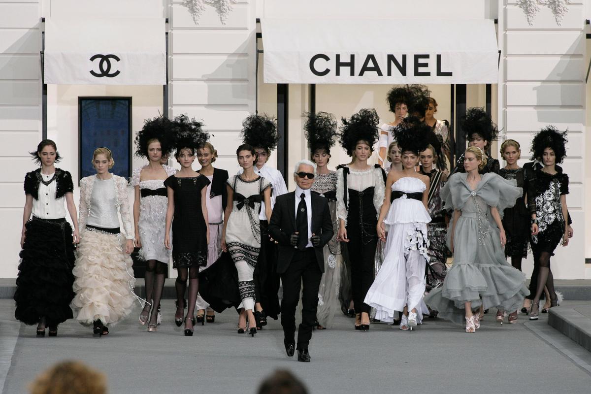 karl-para-desfile-chanel