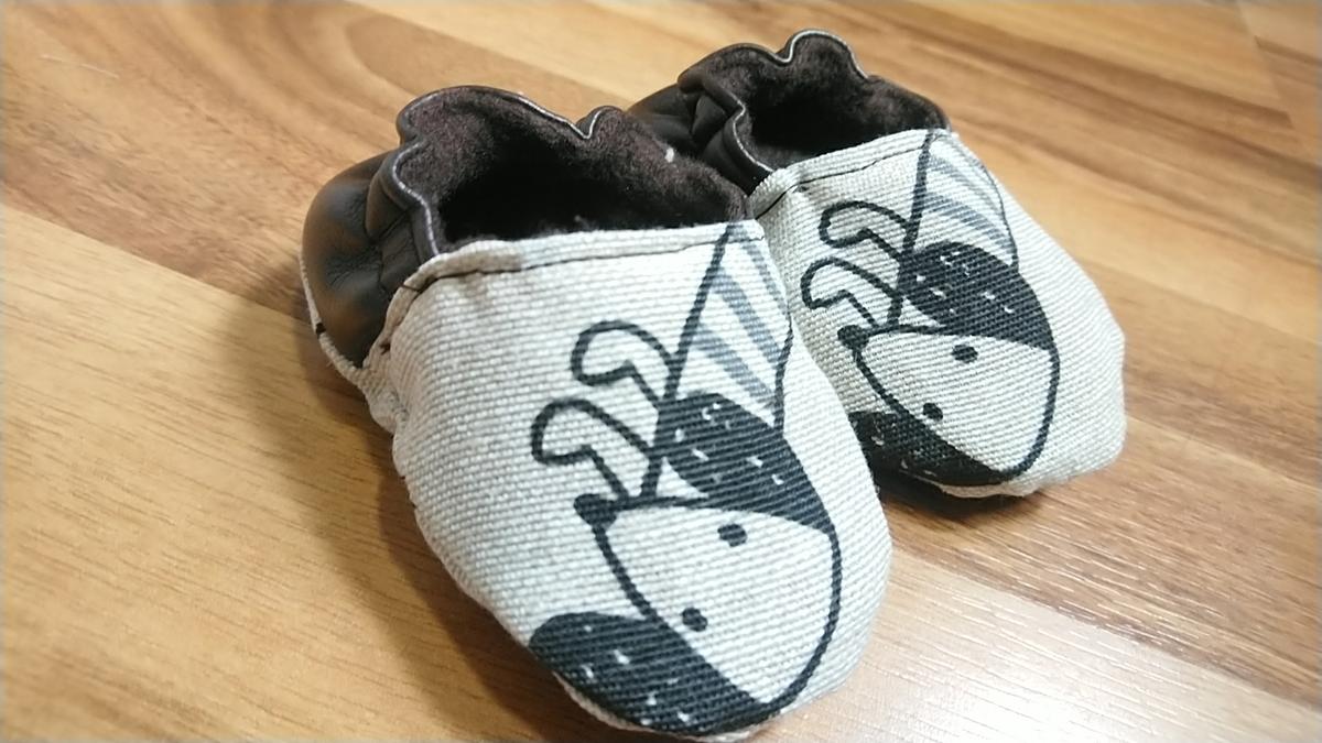 Zapato bebé con detalles de polipiel ¡Con patrones gratis! 
