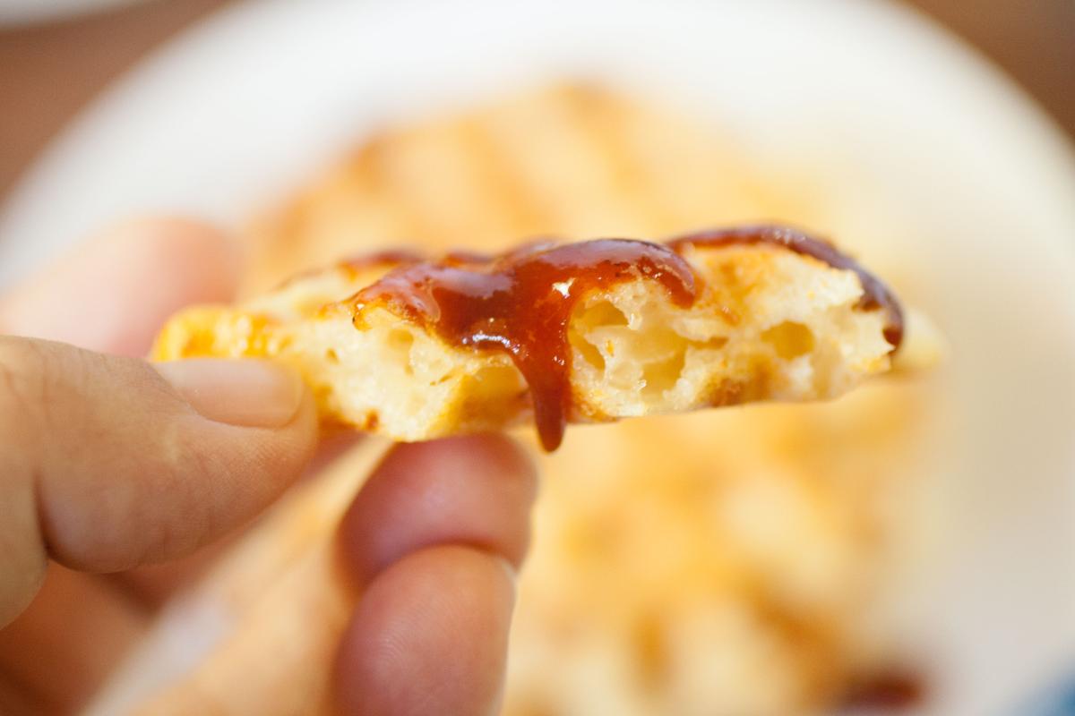 waffles de queso con dulce de guayaba