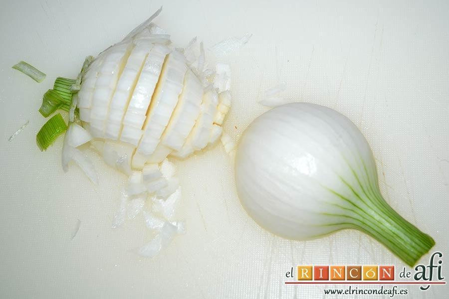 Lasaña de espinacas, jamón y calabacín, trocear las cebolletas