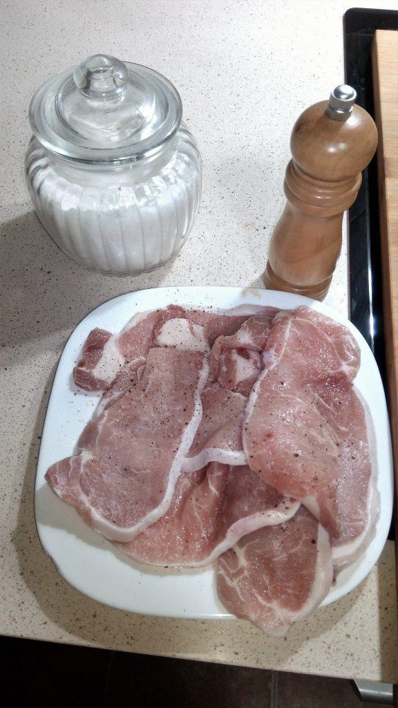 Salpimentamos los filetes de lomo en la Thermomix