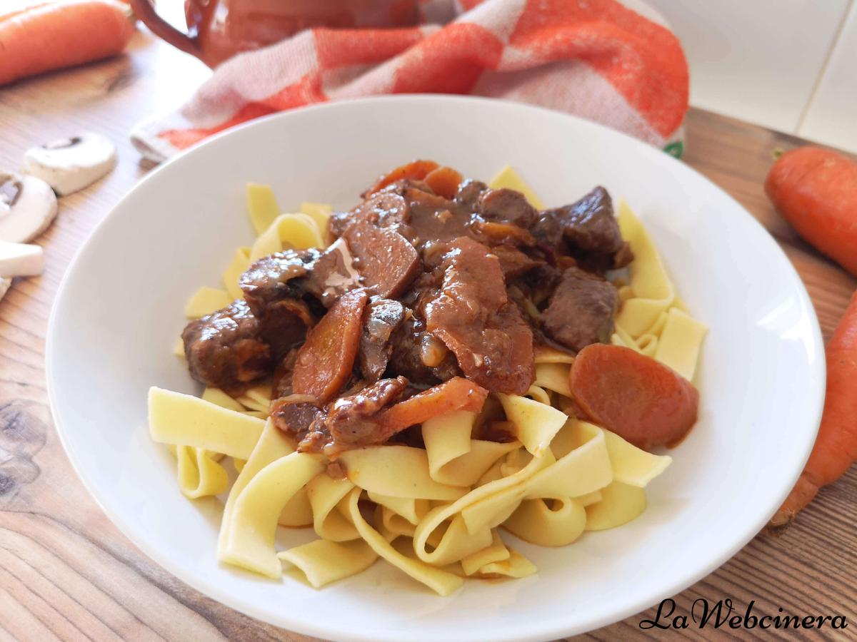 ternera estofada con pasta