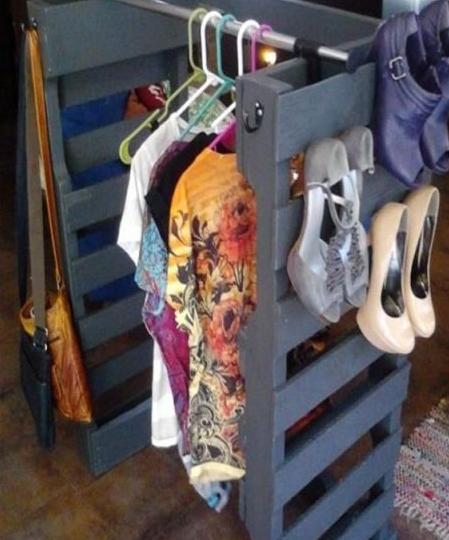 Colgador de ropa y zapatos. Vía Dicoro.