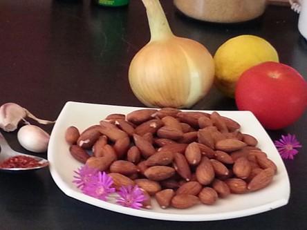 Ingredientes de este queso crudivegano con almendras