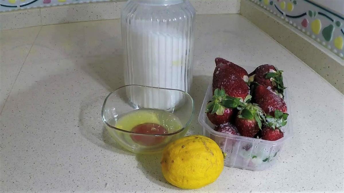 Ingredientes para hacer espuma de fresas en Thermomix