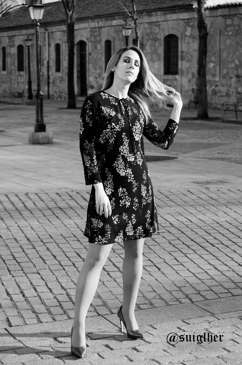 Vestido_flores_mango_negro4