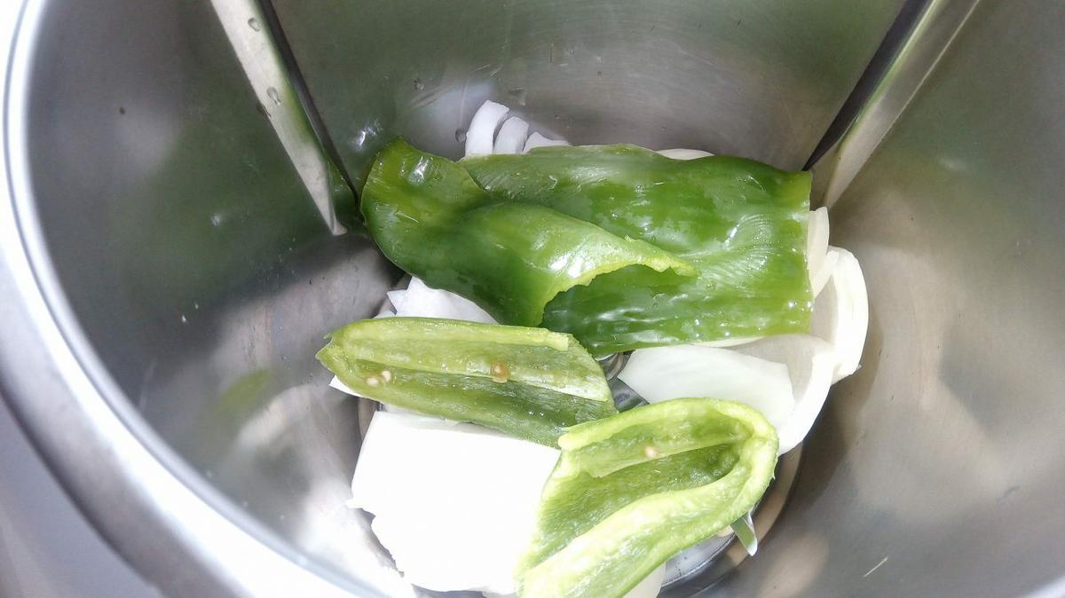 Echar en el vaso de la Thermomix para picar