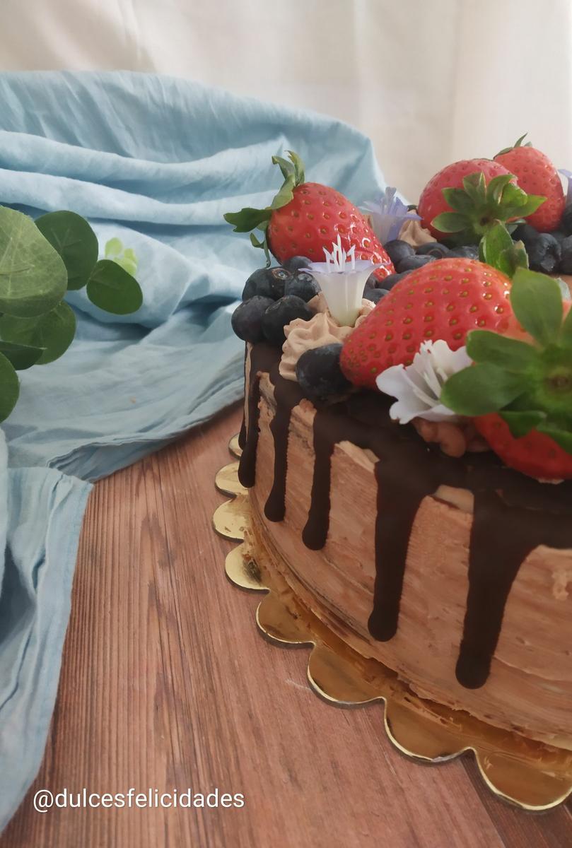 Tarta de obleas con Nutella decorada con frutas Tarta de obleas y Nutella con fresas y arándanos Tarta de obleas y Nutella con frutos rojos Tarta con frutas