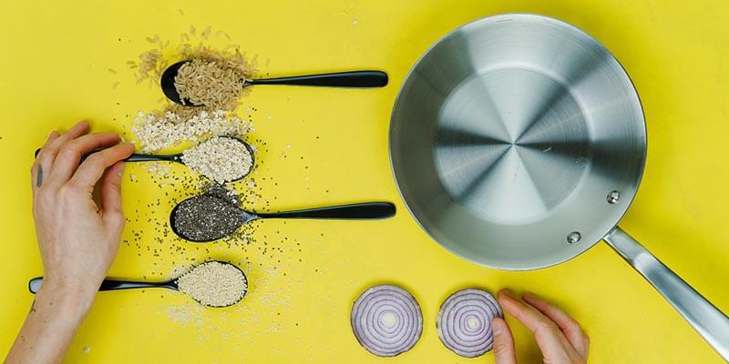 beneficios de los sartenes de titanio y cerámica