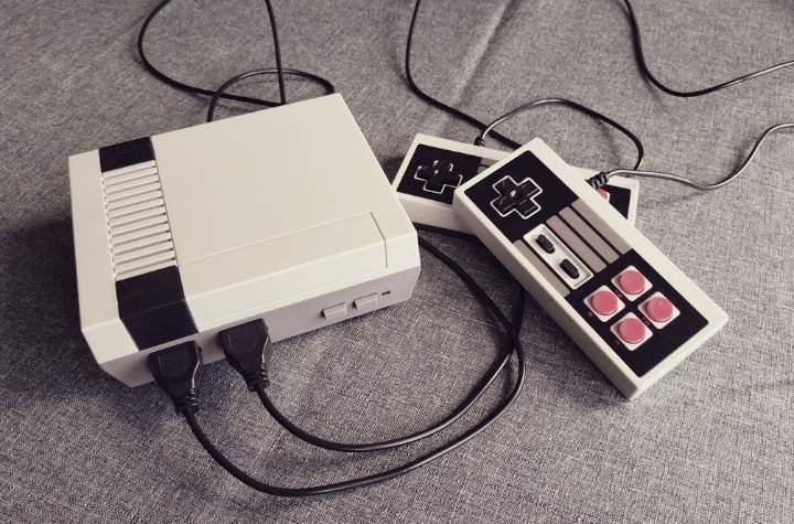 Consolas retro chinas baratas de 8 bits con 2 mandos salida HDMI y más de 600 juegos clásicos
