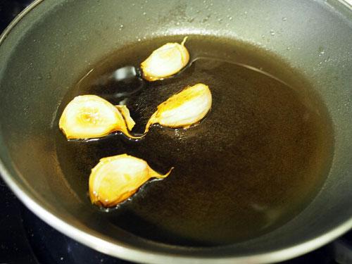 Es un cocido de garbanzos y alubias típicos de Jerez. La Berza Jerezana se puede hacer de diferentes maneras, puedes echarle calabaza y judías verdes, con tagarninas o como yo la he preparado, con acelgas y apio