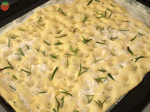 Torta de aceite con romero paso 4