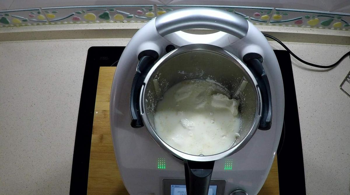 Todos los ingredientes para hacer cuajada Thermomix