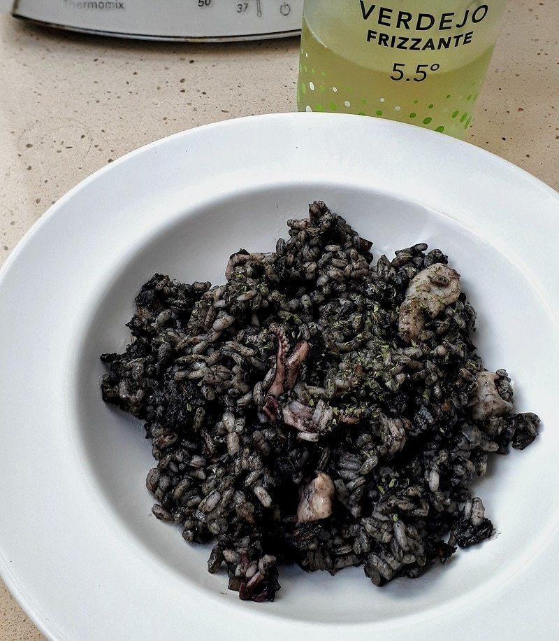 arroz negro con chipirones