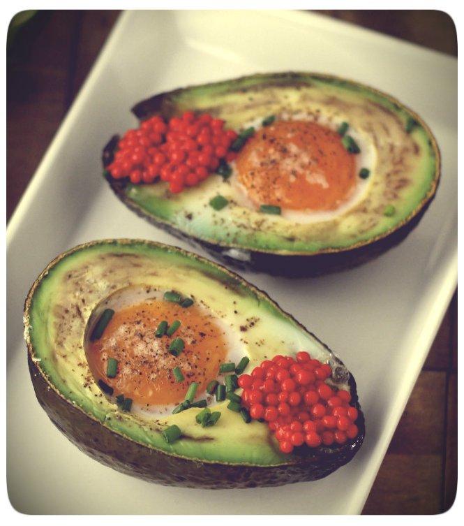 aguacate al horno con juevo