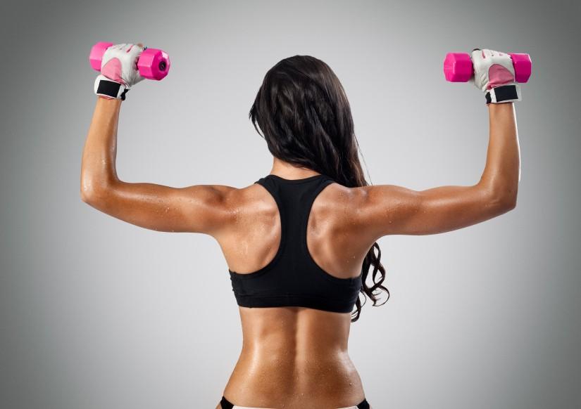 mejores ejercicios de tríceps en casa para mujer
