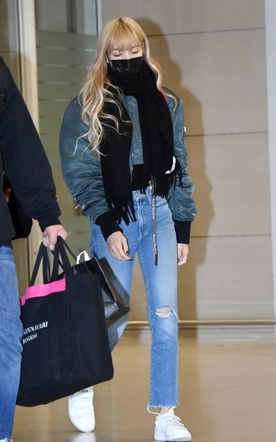 HIgh Waisted Jeans - Blackpink Lisa