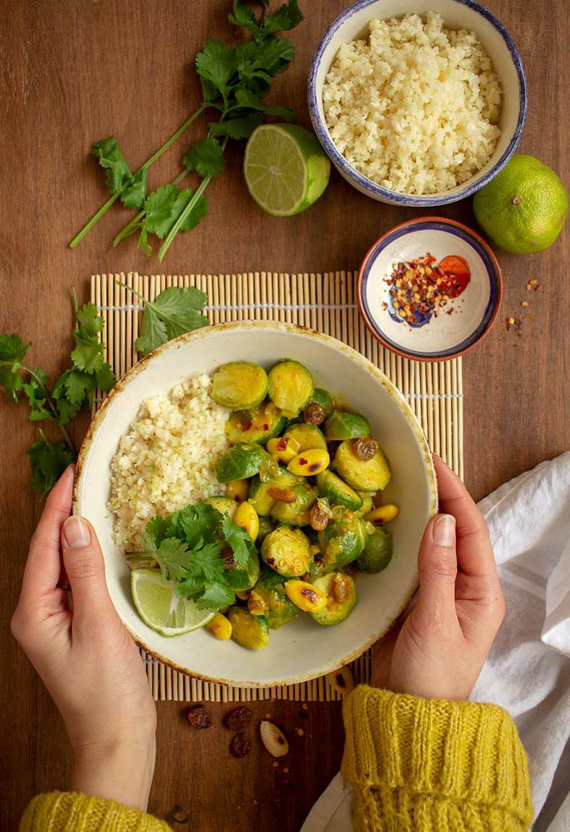 Coles de Bruselas al Curry con Arroz