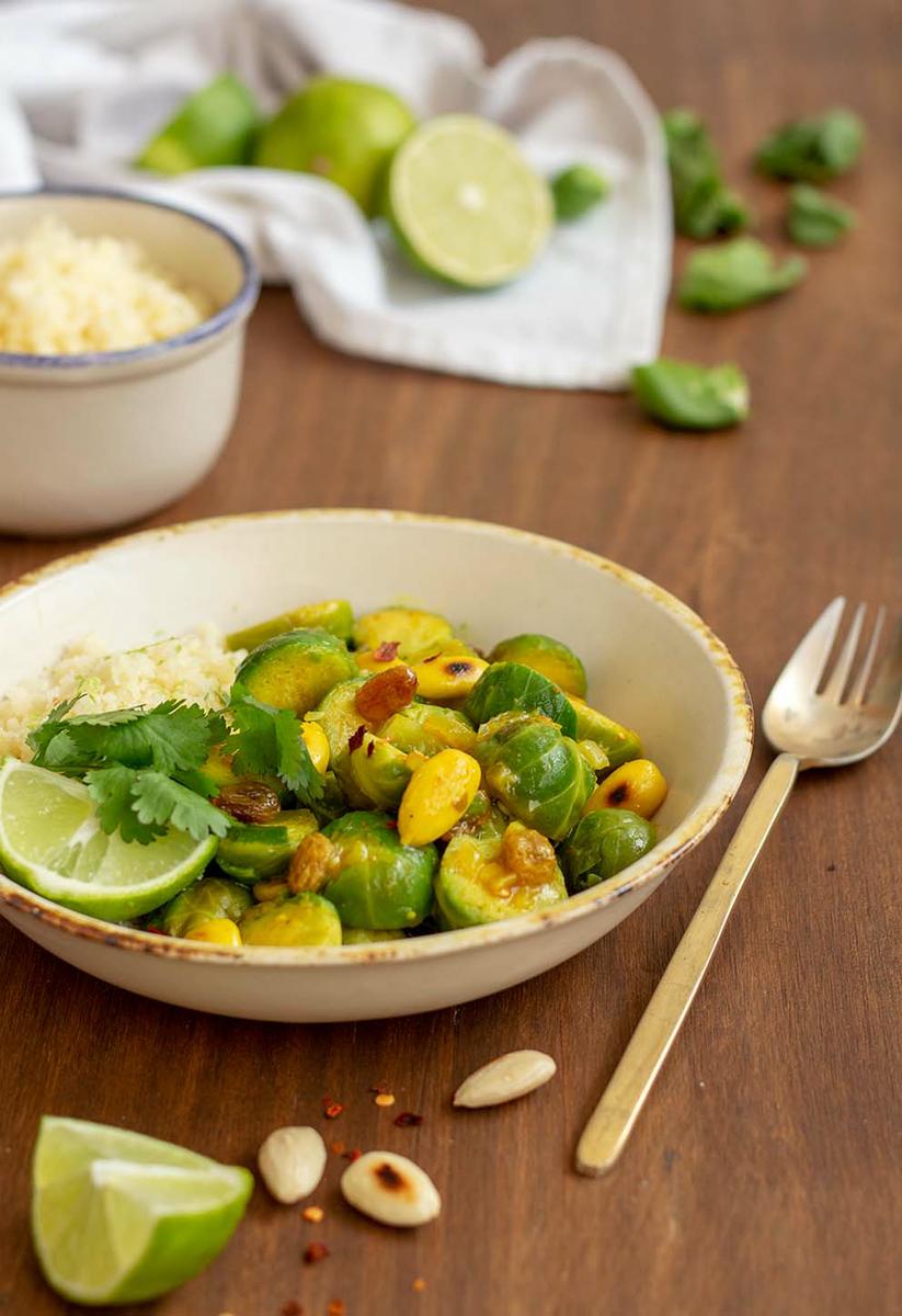 Coles de Bruselas al Curry con Arroz