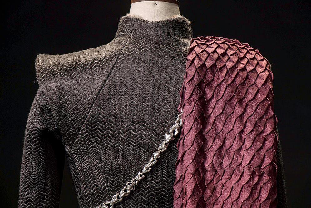 Daenerys_dragon_scale_pleat_tutorial_1